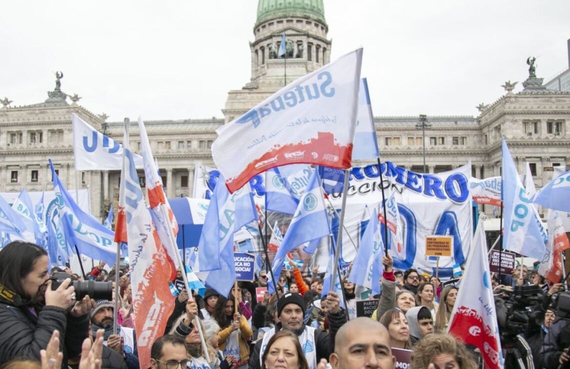 Gremios docentes realizan una jornada de protesta “frente al ajuste de Milei”