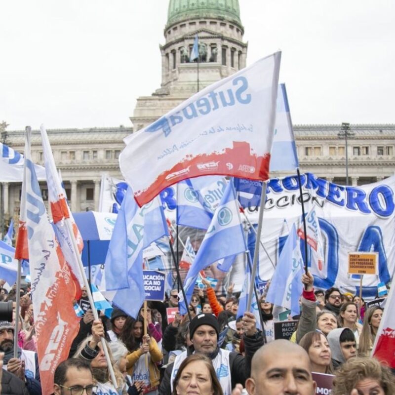 Gremios docentes realizan una jornada de protesta “frente al ajuste de Milei”