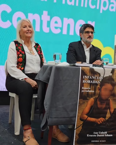 El fiscal Ichazo y Ana Unhold presentaron “Infancias Robadas” en la Feria del Libro de Florencio Varela