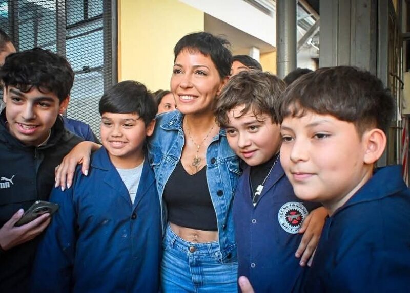 Mayra Mendoza estuvo en la fiesta de la Escuela Técnica Nº 4 “General Enrique Mosconi”