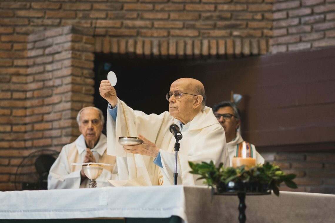 Pesar por el deceso del padre Rafael Mañas: Bernal lo despide en la parroquia Nuestra Señora de la Guardia