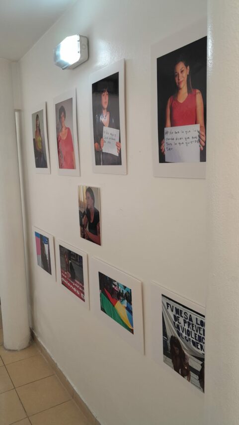 Se reinauguró la muestra de fotos en el Pasillo de las Mujeres en el Juzgado de Garantías N° 6 de Florencio Varela