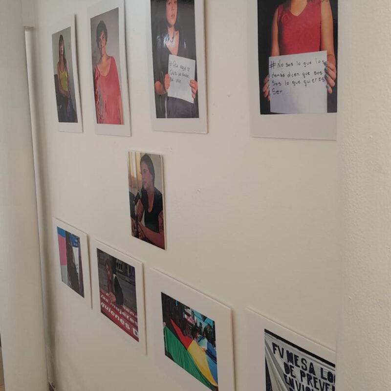 Se reinauguró la muestra de fotos en el Pasillo de las Mujeres en el Juzgado de Garantías N° 6 de Florencio Varela