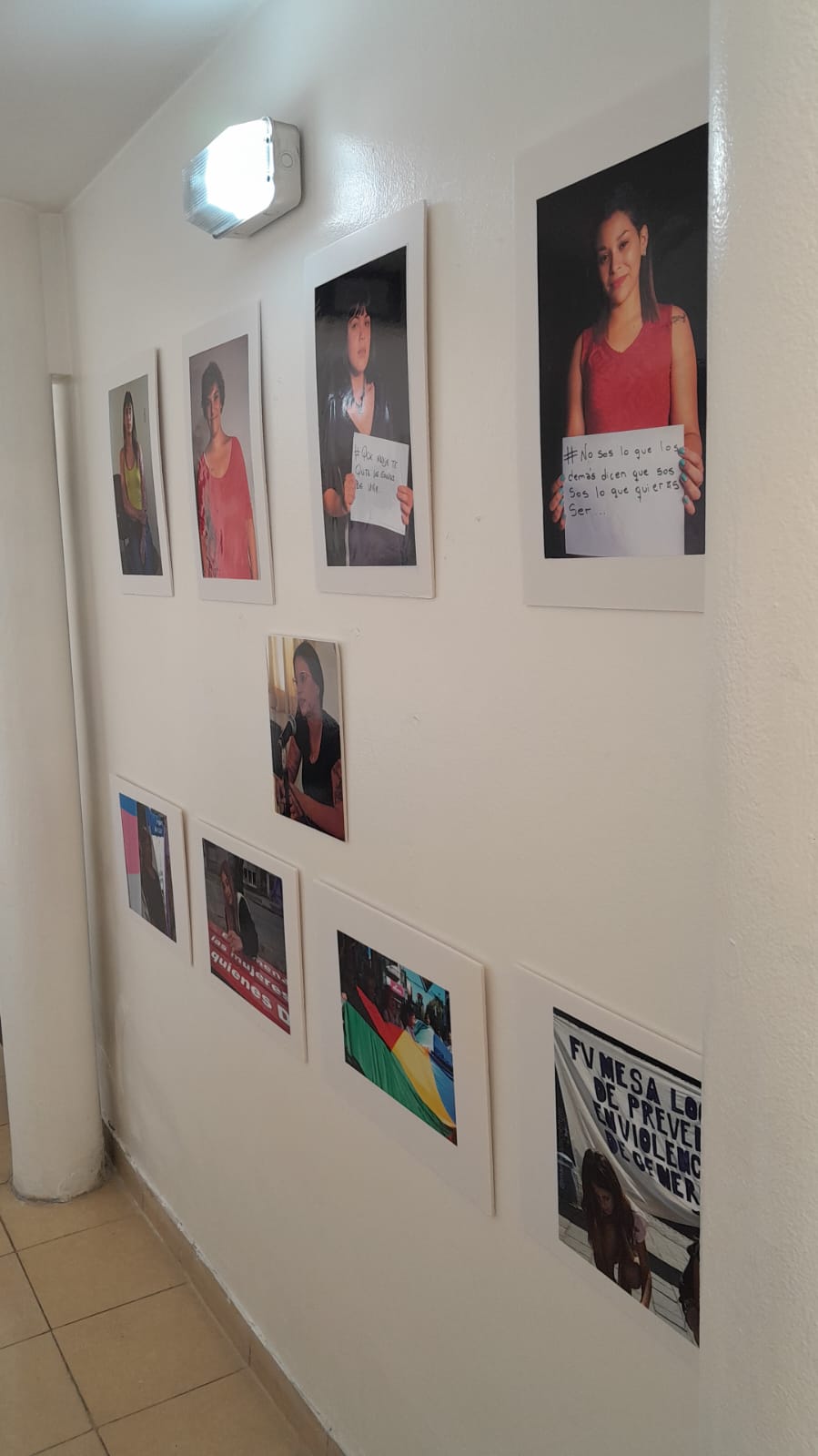 Se reinauguró la muestra de fotos en el Pasillo de las Mujeres en el Juzgado de Garantías N° 6 de Florencio Varela