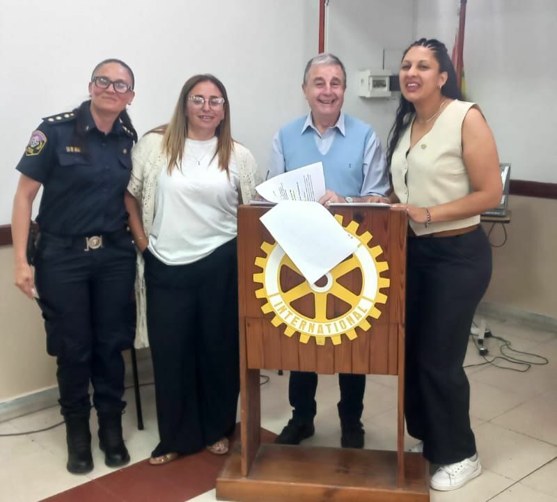 Rotary Club de Berazategui distinguió a servidores públicos