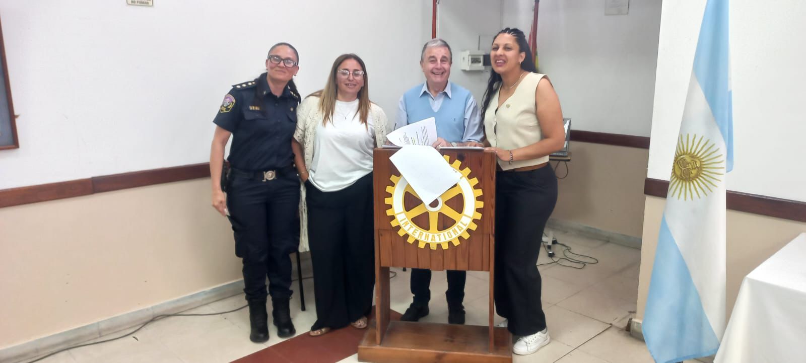 Rotary Club de Berazategui distinguió a servidores públicos