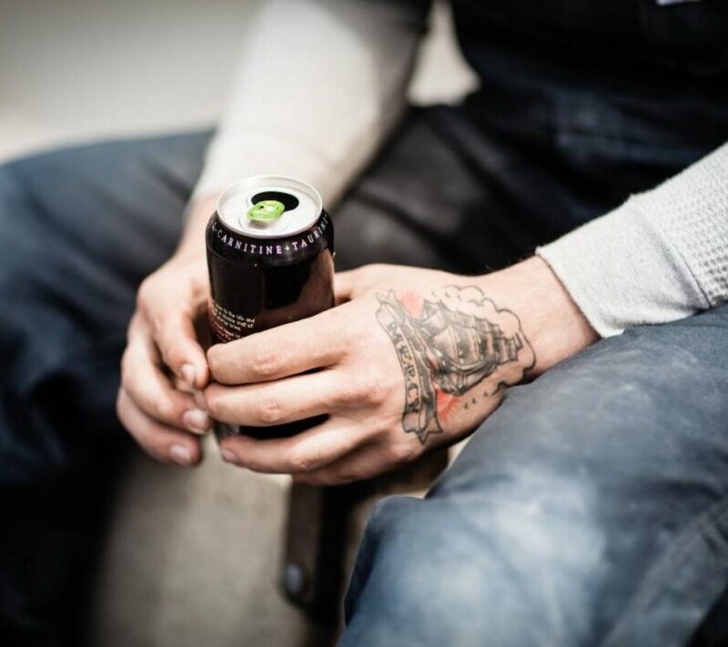 Diputados buscan prohibir la venta de bebidas energizantes a menores de edad