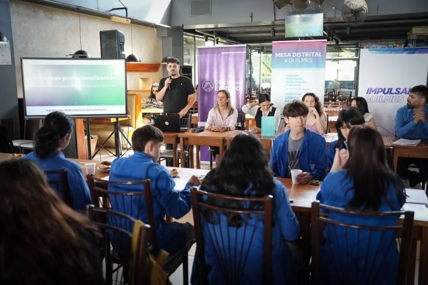 Encuentro del Municipio de Quilmes con estudiantes que realizaron prácticas profesionalizantes durante 2025