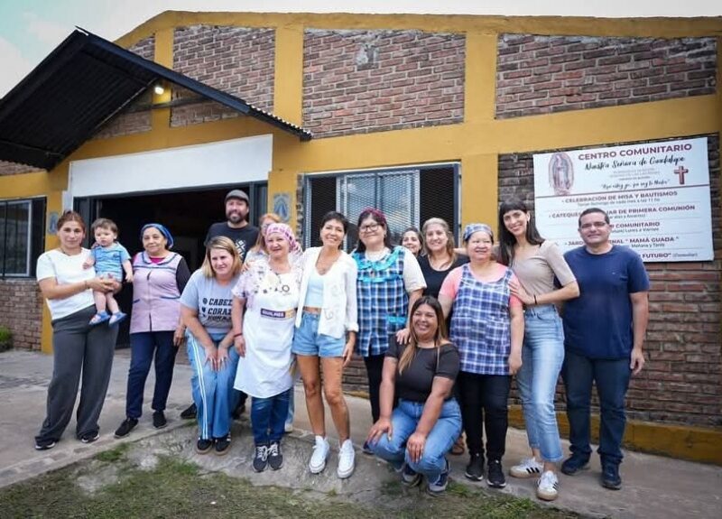 Mayra Mendoza entregó equipamiento para el centro comunitario “Nuestra Señora de Guadalupe”