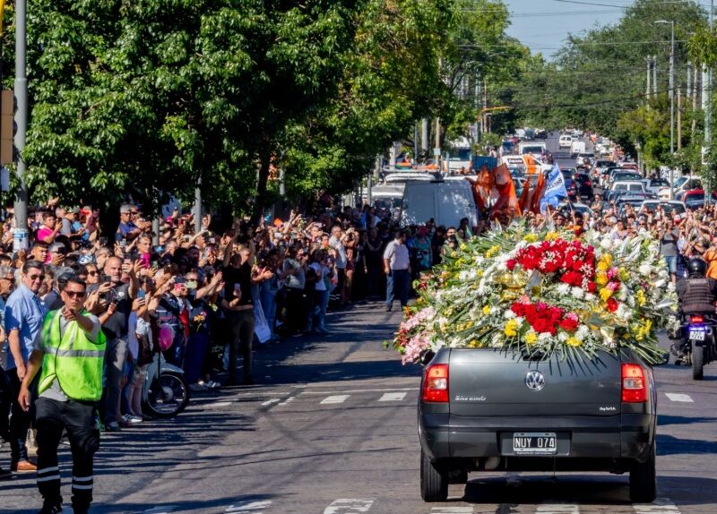 Berazategui despidió a Juan José Mussi con una multitudinaria caravana