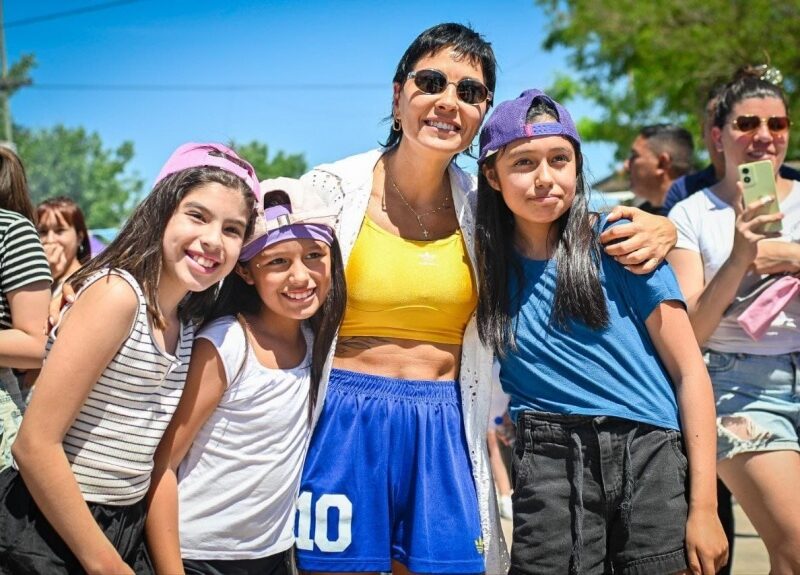 Mayra inauguró nuevos pavimentos en el barrio El Sol de San Francisco Solano