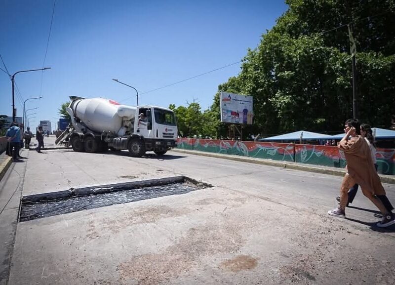 Mayra Mendoza supervisó las obras de reconstrucción integral del puente 14 de Agosto