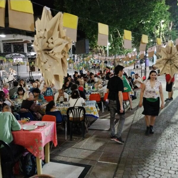 Navidad Solidaria: 200 personas compartieron la Cena de Nochebuena en la Catedral de Quilmes