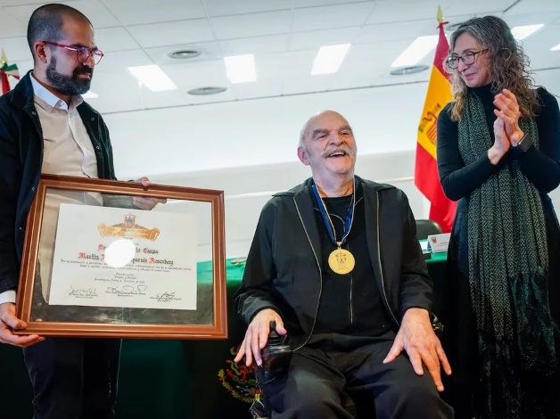 Martín Caparrós recibió el Doctor Honoris Causa de la Universidad de Guadalajara en Madrid