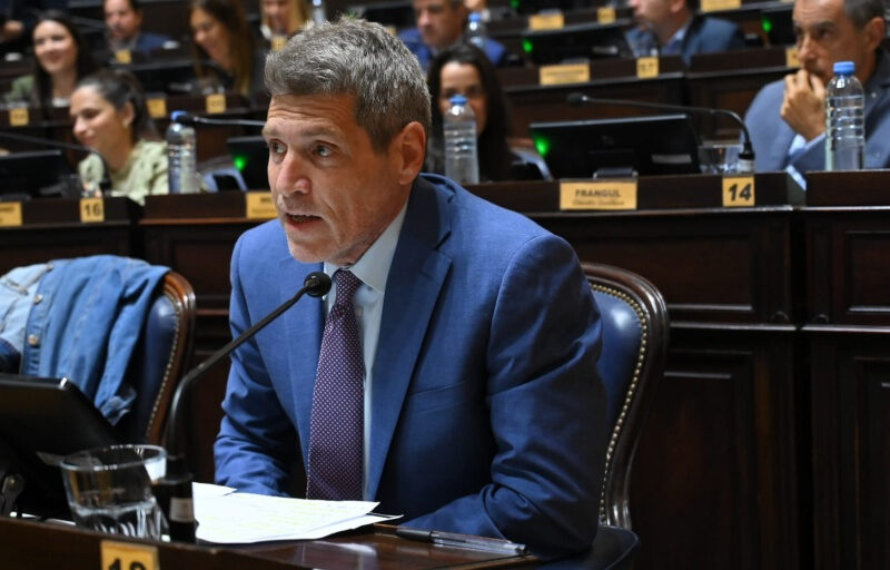 Desde LLA piden derogar la ley de paridad de género en los clubes