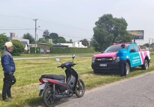 Detuvieron a un motociclista que circulaba a contramano por la ruta 2