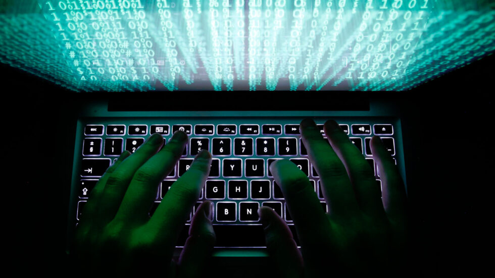 Detectaron una filtración masiva de datos personales de argentinos en la Dark Web