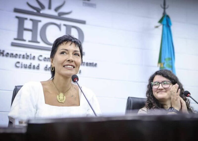 Mayra Mendoza dijo presente en la jura de las nuevas autoridades del Concejo Deliberante de Quilmes