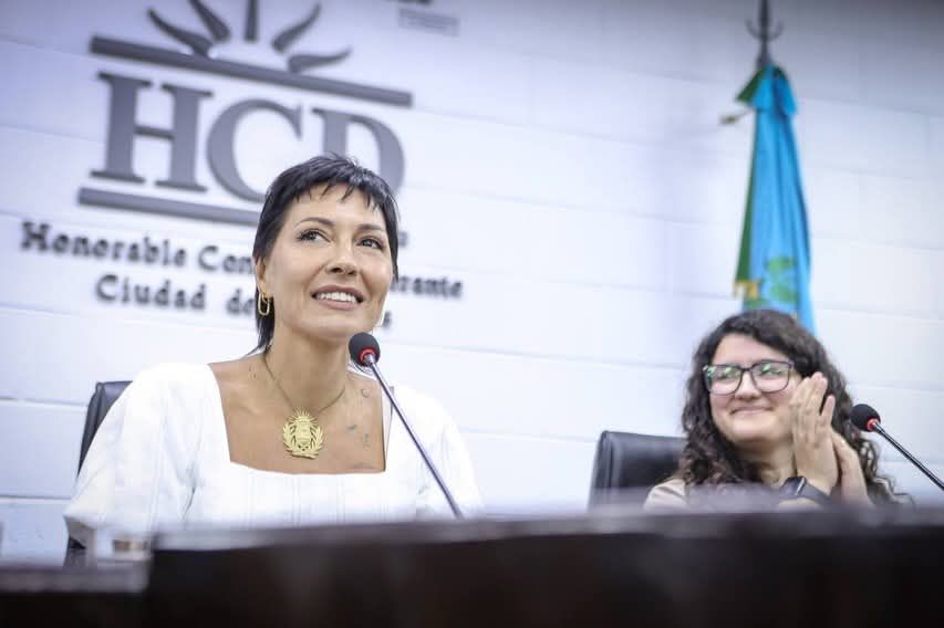 Mayra Mendoza dijo presente en la jura de las nuevas autoridades del Concejo Deliberante de Quilmes