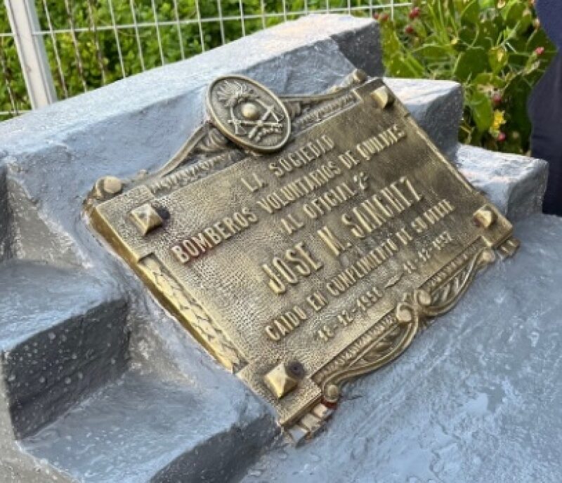 Apareció la placa robada que homenajea al único mártir de los Bomberos de Quilmes