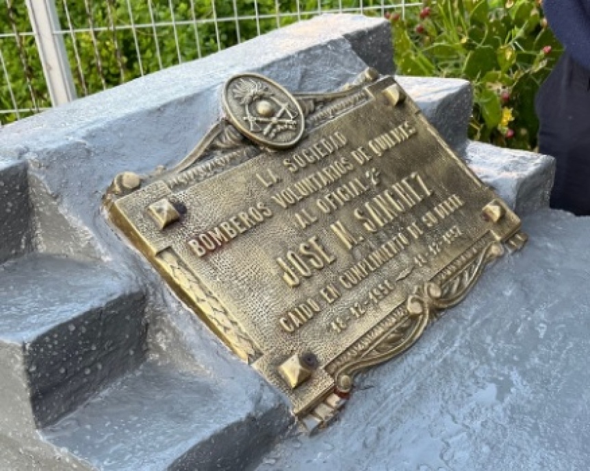 Apareció la placa robada que homenajea al único mártir de los Bomberos de Quilmes