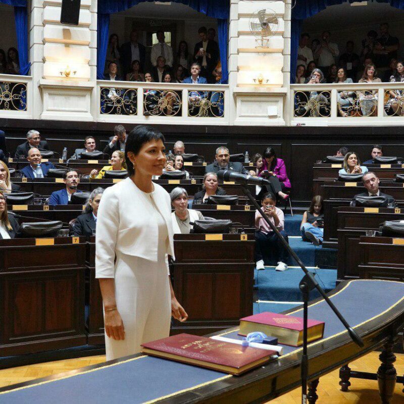 “Por Quilmes y los leales de corazón”: Mayra Mendoza juró como diputada provincial