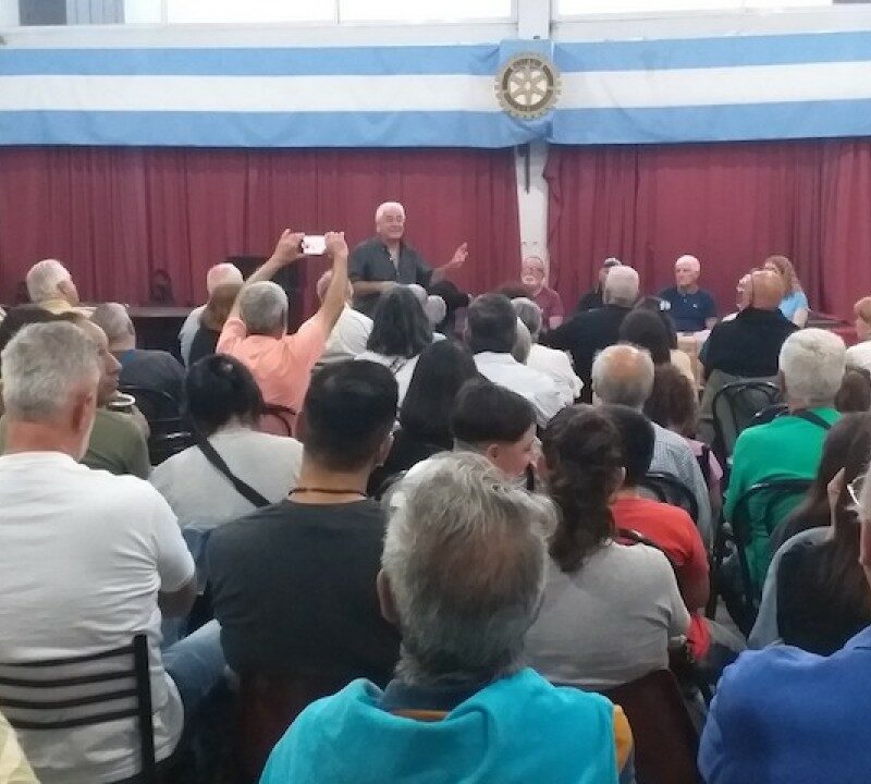 Presentaron el nuevo libro de Claudio Schbib en Rotary Club de Ezpeleta