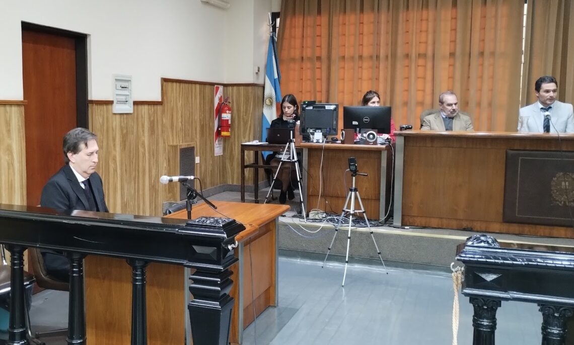 Homicidio en la ribera: juzgan a una mujer acusada de prender fuego a su pareja