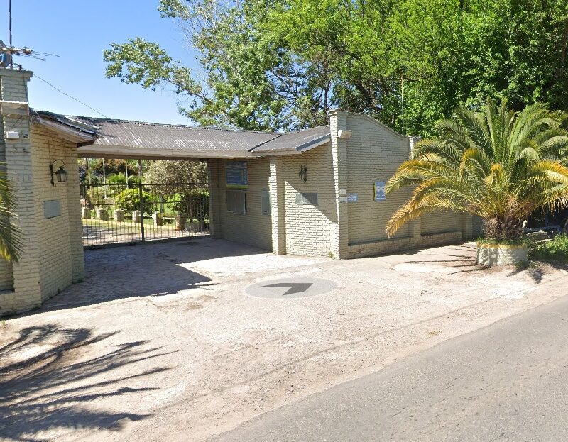 Detienen a un hombre por filmar a un adolescente en los vestuarios de un camping en Florencio Varela