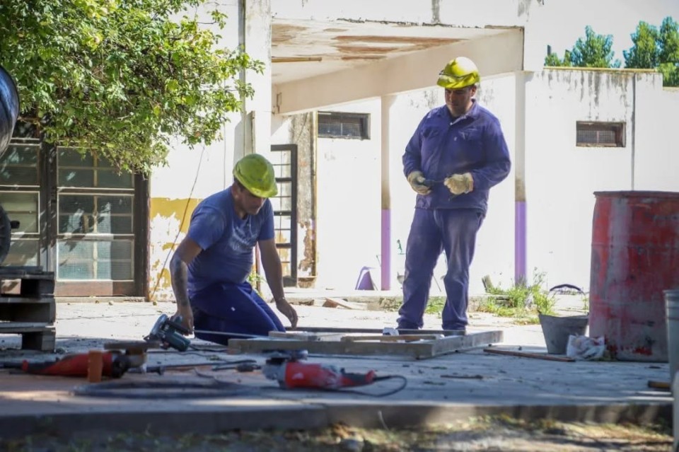 Bernal: avanzan las obras integrales en las escuelas 63 y 36