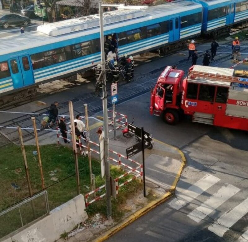 El tren atropelló a una persona en Plátanos y el servicio estuvo afectado varias horas