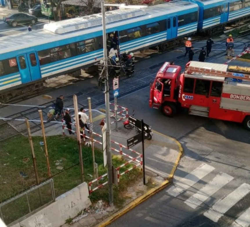El tren atropelló a una persona en Plátanos y el servicio estuvo afectado varias horas
