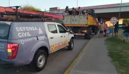 Operativo para desalojar la ribera de Quilmes por la sudestada: un guardavidas herido
