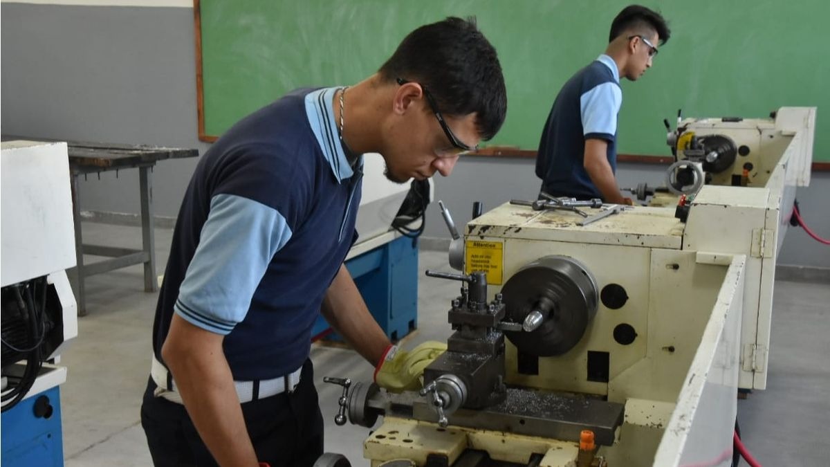 Presentan un amparo para frenar el ajuste del 93% en el presupuesto de educación a escuelas técnicas