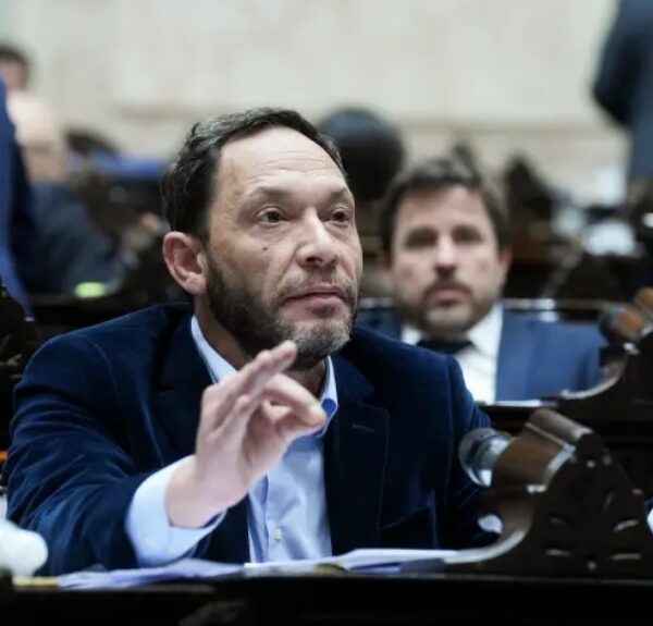 Ferraro alerta por el proyecto que modifica la Ley de Glaciares: “pone en riesgo la seguridad hídrica de millones de argentinos”