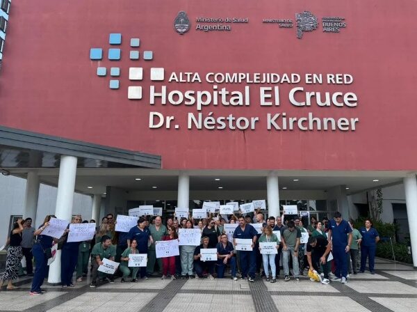 Paro y ruidazo en el Hospital El Cruce contra la privatización que analiza Nación