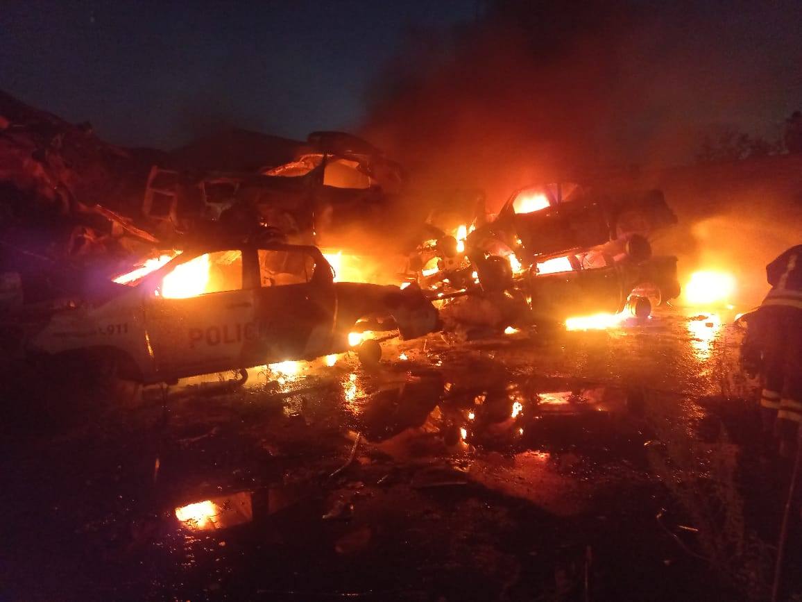 Lomas de Zamora: Un incendio destruyó más de 10 vehículos en un depósito judicial