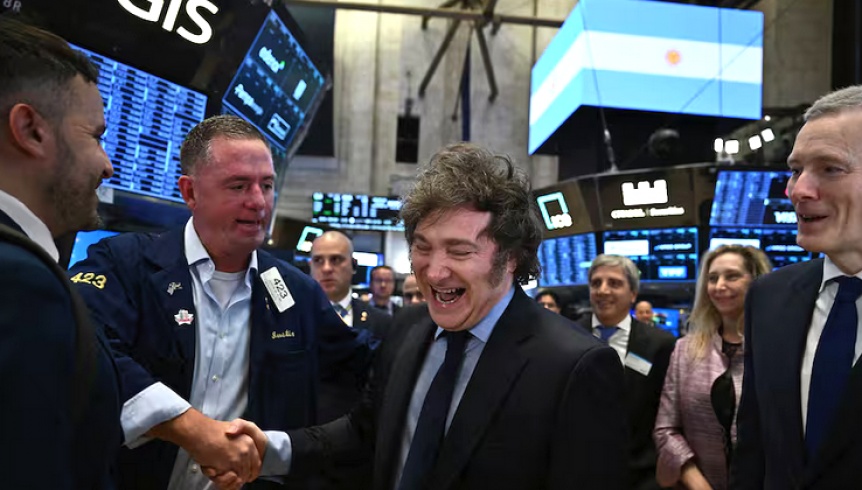 El riesgo país bajó de los 500 puntos por primera vez en siete años