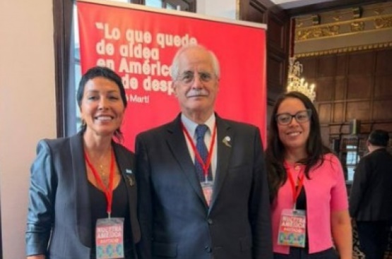 Mayra Mendoza participa de un encuentro internacional sobre democracia y soberanía