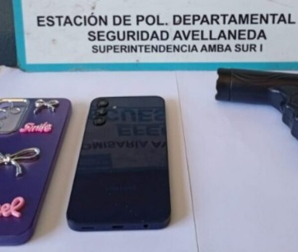 Usaron una picana para robar a un chofer de aplicaciones de autos en Avellaneda