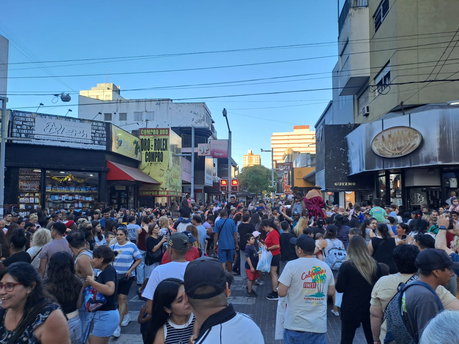 Bomberos Voluntarios de Quilmes llevaron la magia de los Reyes Magos a los más pequeños