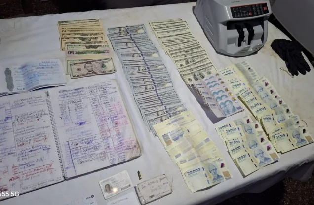 Desbaratan a un usurero extorsionador: prestaba dinero y les retenía las tarjetas de crédito a sus víctimas