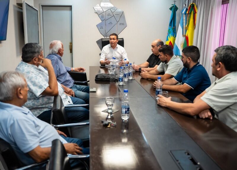 Watson se reunió con la UTA y trabajadores de una empresa de transporte en crisis