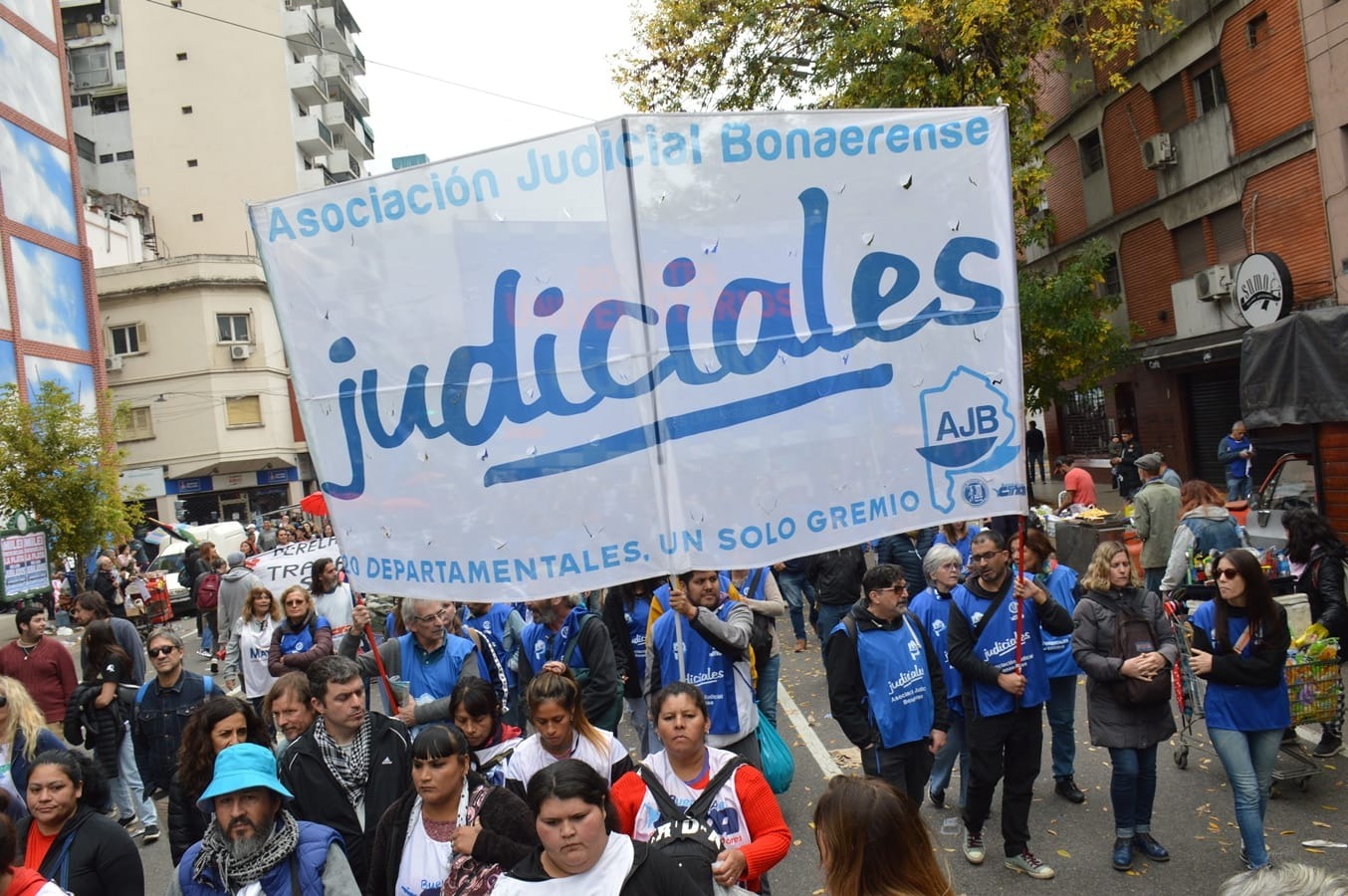 Judiciales bonaerenses reclaman una «urgente» convocatoria a paritarias