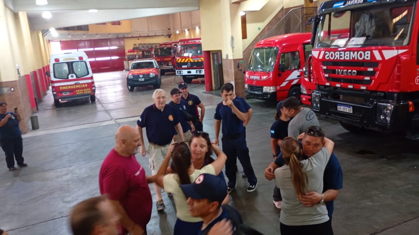 Bernal: bomberos regresaron tras asistir en incendios de Esquel