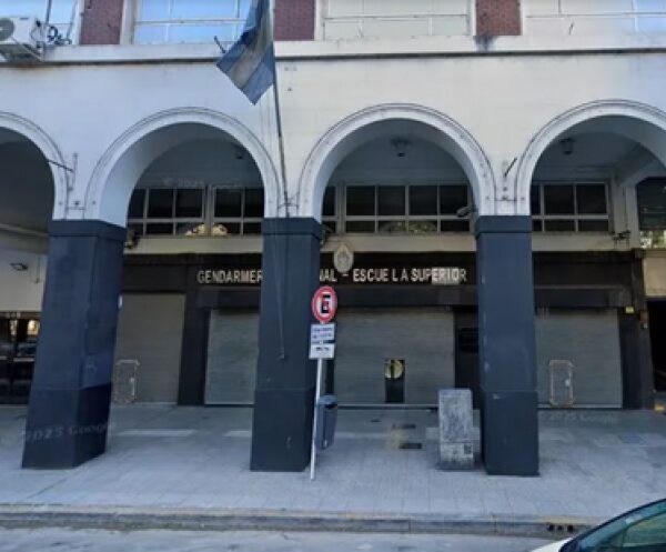 Explosión de un paquete en la Escuela Superior de Gendarmería dejó efectivos heridos