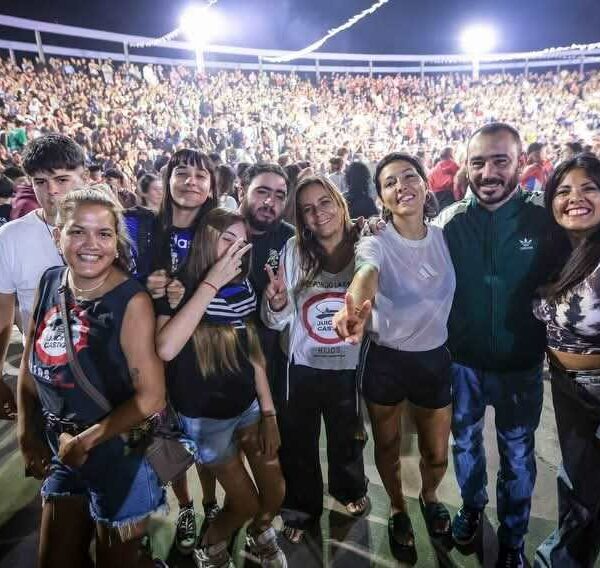 Mayra Mendoza y Eva Mieri participaron de los multitudinarios «Carnavales con Memoria», en Quilmes