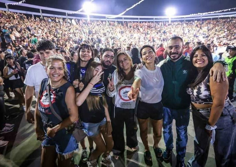 Mayra Mendoza y Eva Mieri participaron de los multitudinarios «Carnavales con Memoria», en Quilmes