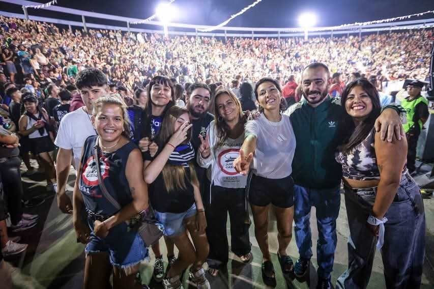 Mayra Mendoza y Eva Mieri participaron de los multitudinarios «Carnavales con Memoria», en Quilmes