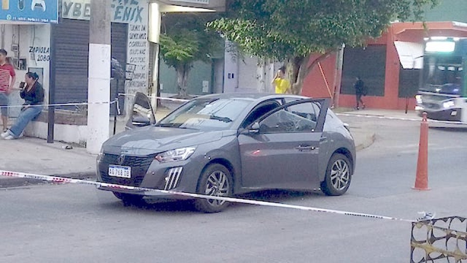 Bernal Oeste: delincuentes balearon a un hombre para robarle